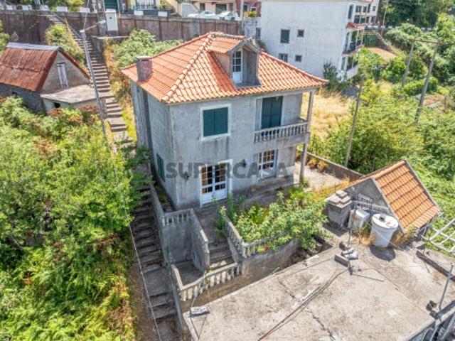 Moradia isolada T2 Usada, para remodelação total, com 2 andares,em Campanário, Ribeira Brava
