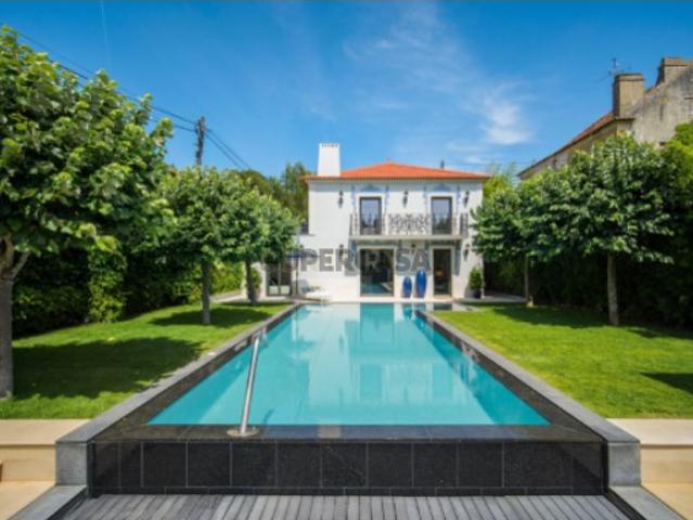 Moradia isolada T3+1 com jardim, piscina e guest house no centro de Cascais