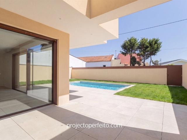 Moradia Isolada T3+1 Venda em São Félix da Marinha,Vila Nova. 300m² São Félix Da Marinha