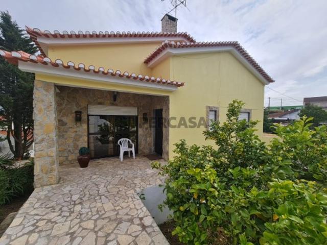 Moradia Isolada T3+2 em Lote com 1.324 m2 Brejos da Roussada, Milharado, Mafra