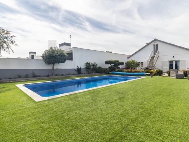 Moradia Isolada T3+2 Piscina e Anexo 149m² Fernão Ferro