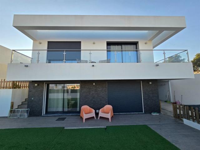 Moradia isolada T3 + 1 em Almodôvar 239m² Almodôvar e Graça dos Padrões
