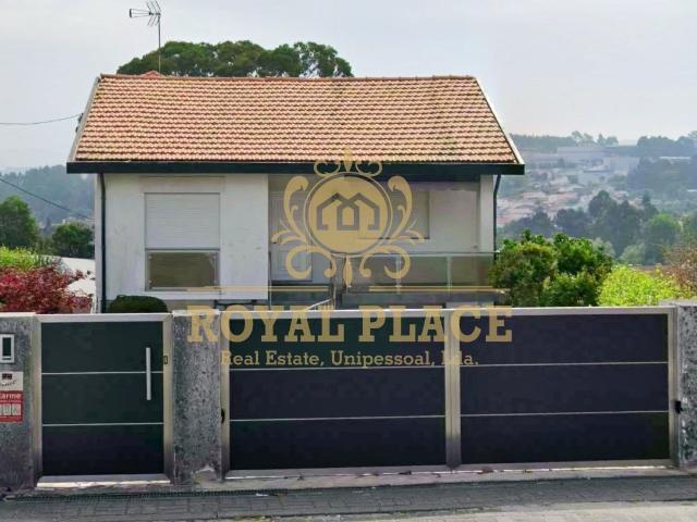 Moradia Isolada T3 + 1 em Lourosa
