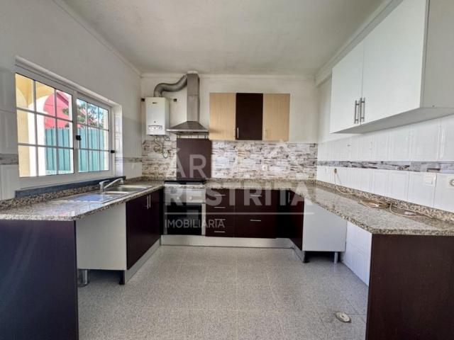 Moradia isolada T3 com piscina