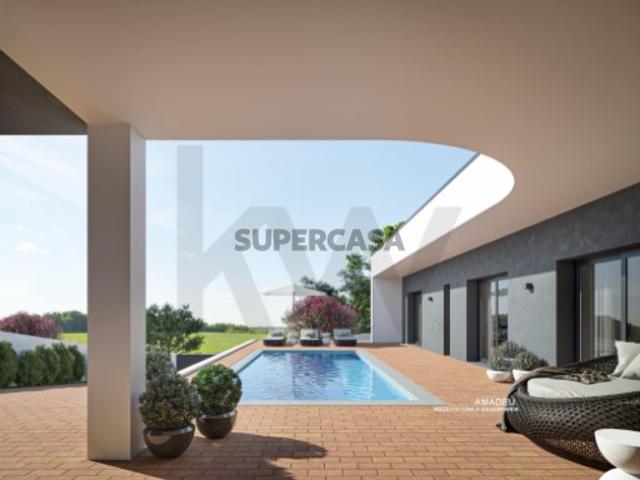 Moradia Isolada T3 com Piscina e 1.200m² de Terreno em Sobral de Monte Agraço, Freiria