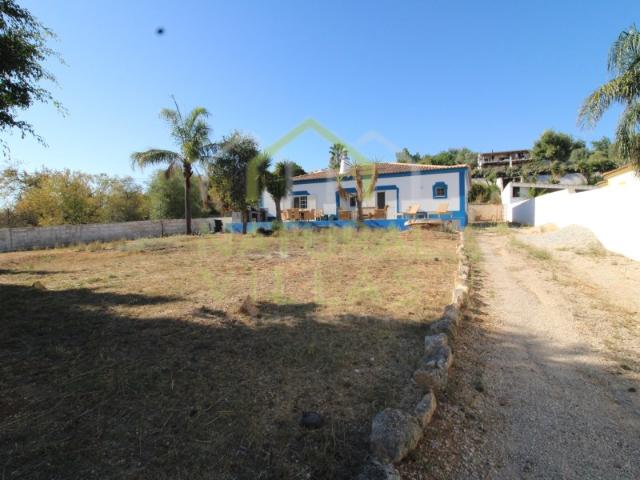 Moradia Isolada T3 com terreno e fantástico logradouro, Loulé