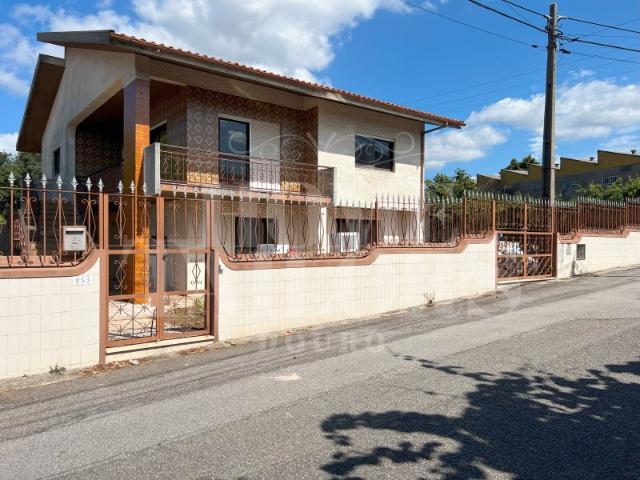 Moradia T4 Isolada em Santa Maria de Lamas | 2.860 m² de terreno | Exclusividade, Espaço e Conforto