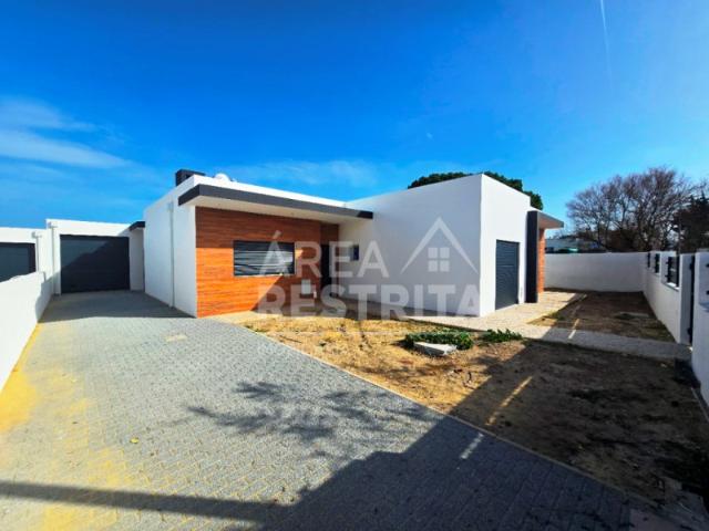 Moradia Isolada T3, c/Piscina e Garagem em Brejos Azeitão