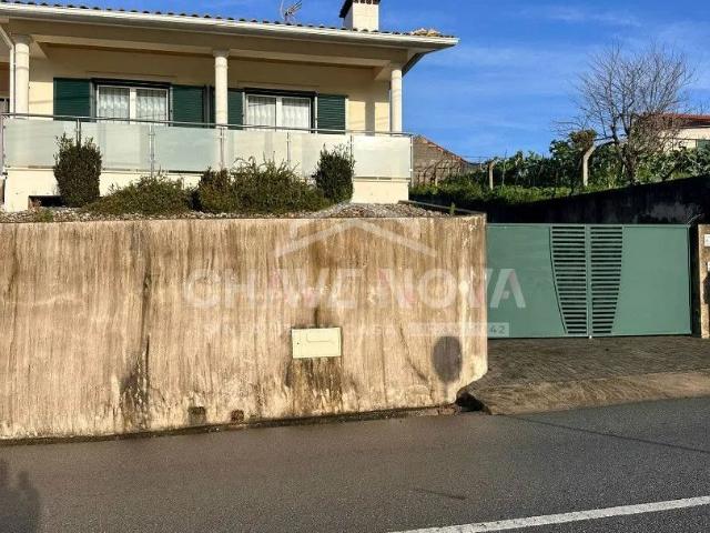 Moradia Isolada T3 à Venda em Albergaria a Velha – 350.000€