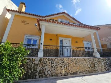 Moradia Isolada T3 de Excelente Construção em Belas, Sintra. 159m² Queluz e Belas