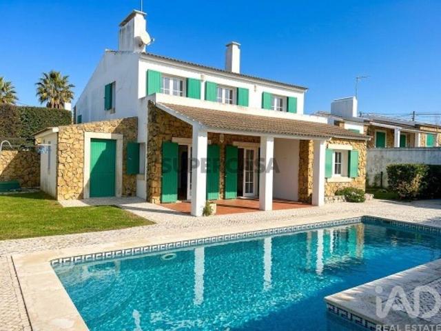Moradia isolada T3 em Carvoeira de 181 m²