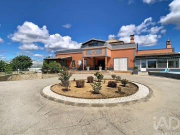 Moradia isolada T3 em Faro de 228 m²