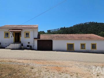 Moradia isolada T3 em Maçãs de Dona Maria de 212,88 m²