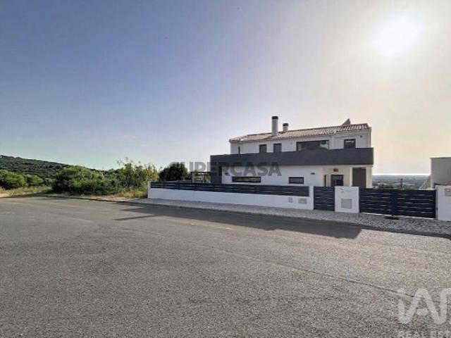 Moradia isolada T3 em Santiago do Cacém, Santa Cruz e São Bartolomeu da Serra de 242,42 m²