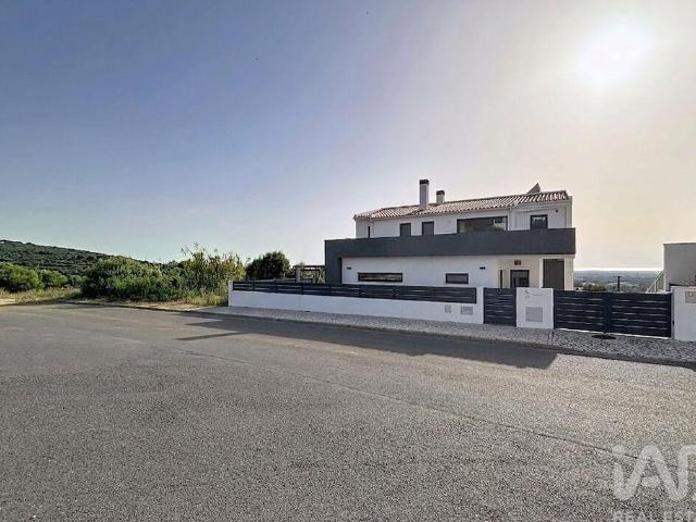 Moradia isolada T3 em Santiago do Cacém, Santa Cruz e São Bartolomeu da Serra de 242,42 m²
