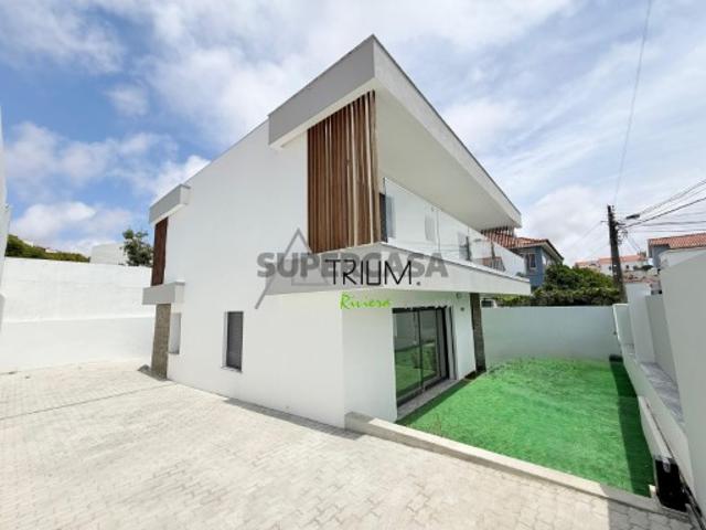Moradia isolada T3, nova, com jardim