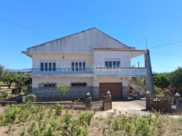 Moradia Isolada T3 / Seia, Tourais