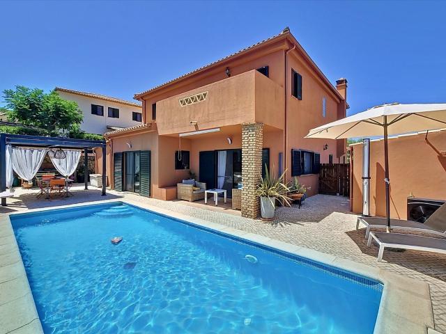Moradia isolada T3 para venda em zona calma e residencial de. 221m² Algoz e Tunes