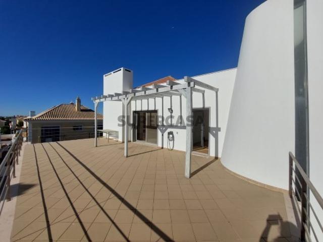 MORADIA ISOLADA T4+1 COM GARAGEM E ESPAÇO EXTERIOR PERTO DO CENTRO DA TAVIRA