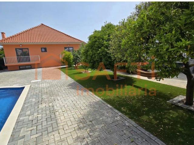 Moradia Isolada T4+1 com Piscina Quinta Do Conde Sesimbr. 0m² Quinta Do Conde