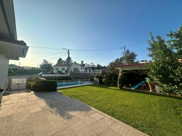 Moradia T4 com Piscina Sabariz, Vila Verde