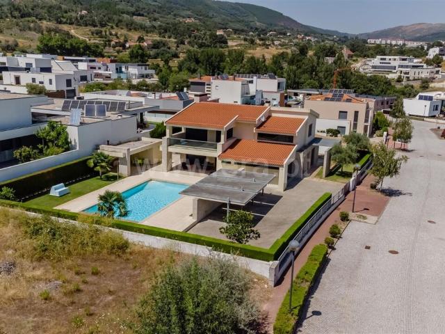 Moradia Isolada T4 / Covilhã, Teixoso