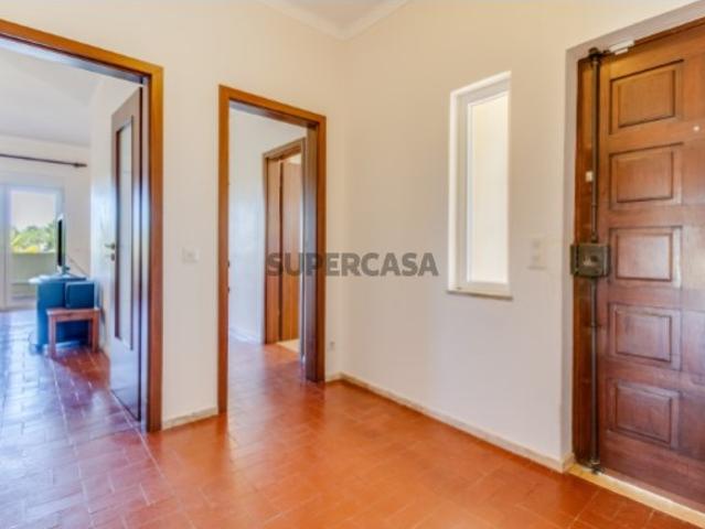 Moradia Isolada T4 com Cave e Terreno de 5.960 m²