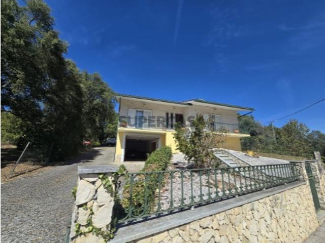 Moradia Isolada T4 com Garagem e Terreno
