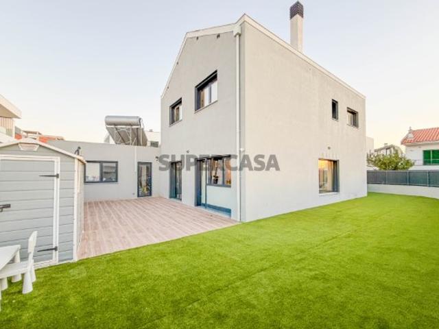 Moradia Isolada T4 com Jardim em Trajouce