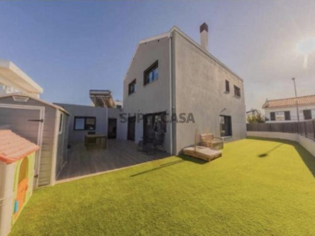 Moradia Isolada T4 com Jardim, Garagem e Excelente Exposição Solar | São Domingos de Rana Trajouce