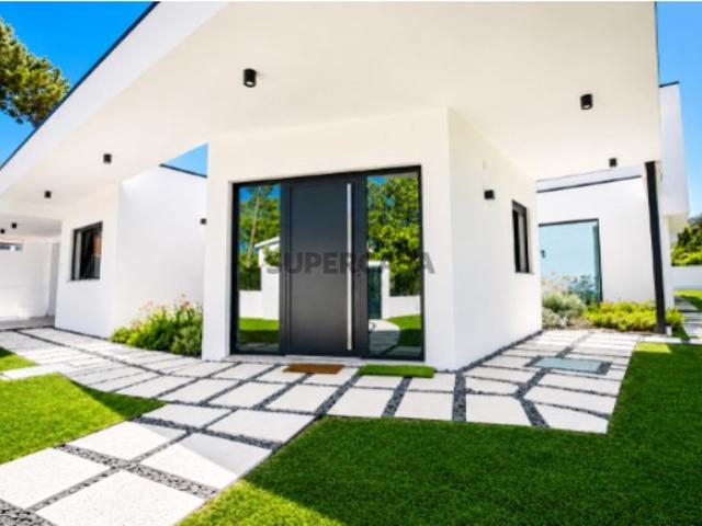 Moradia Isolada T4 com 3 Suites, Jardim e Piscina na Verdizela