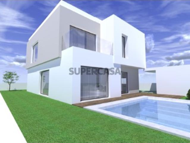 Moradia isolada T4, arquitetura contemporânea com garagem e piscina Aroeira