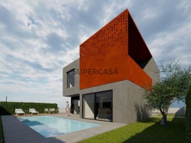Moradia isolada T4, arquitetura contemporânea com garagem e piscina Aroeira