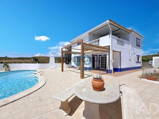 Moradia isolada T4 em Conceição e Cabanas de Tavira de 100 m²