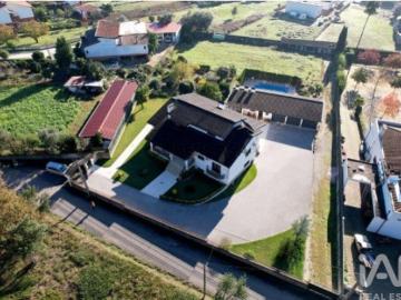 Moradia isolada T4 em Aguada de Cima de 300 m²