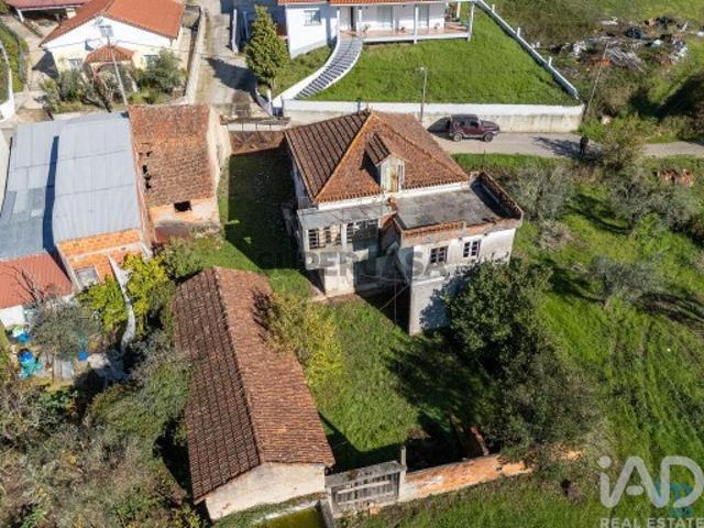 Moradia isolada T4 em Arganil de 72 m²