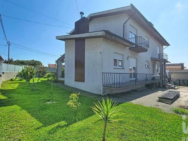 Moradia isolada T4 em Arrifana de 217 m²
