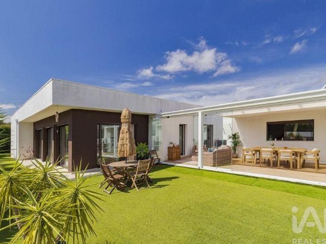 Moradia isolada T4 em Azeitão de 172 m² 172m² Azeitão São Lourenço e São Simão