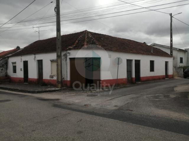 Moradia Isolada T4 em Gouxaria Alcanena