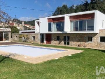 Moradia isolada T4 em Esposende, Marinhas e Gandra de 351 m²
