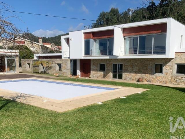 Moradia isolada T4 em Esposende, Marinhas e Gandra de 351 m²
