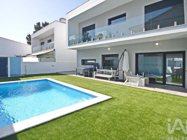 Moradia isolada T4 em Fernão Ferro 180m² Fernão Ferro