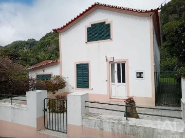 Moradia isolada T4 em Furnas de 250 m²