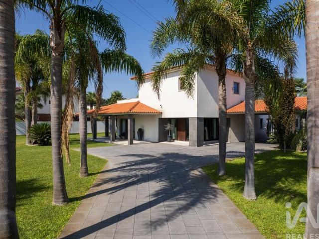 Moradia isolada T4 em Oliveira do Bairro de 540 m²