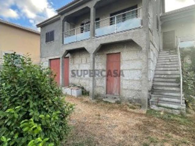 Moradia isolada T4 em Madalena e Samaiões de 248 m²