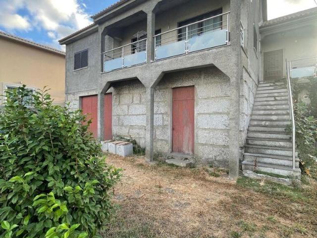 Moradia isolada T4 em Madalena e Samaiões de 248 m²
