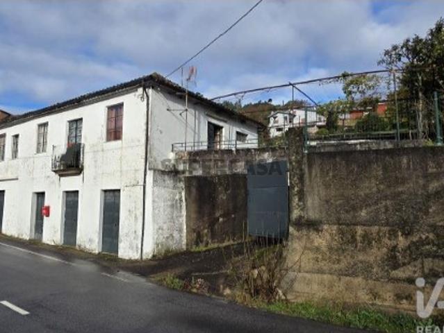 Moradia isolada T4 em Ponte da Barca, Vila Nova de Muía e Paço Vedro de Magalhães de 130 m²