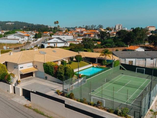 Moradia isolada T4 em Paços de Brandão de 410 m² 410m² Paços De Brandão