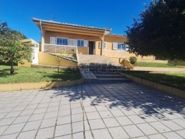 Moradia isolada T4 em Recarei de 250 m²