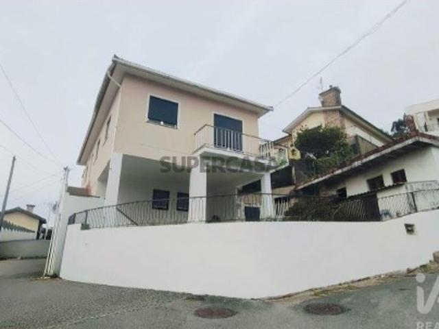 Moradia isolada T4 em Vila Nova de Cerveira e Lovelhe de 130 m²
